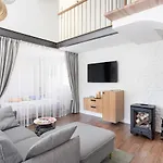 3 Bedroom 24h Self Check In, Free Parking, Ac, Fireplace